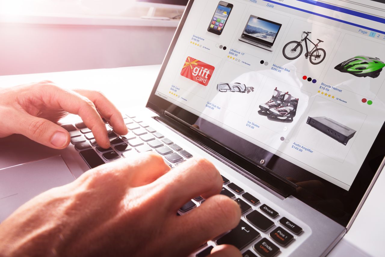Sprzedaż internetowa – czy warto rozszerzyć działalność swojego sklepu stacjonarnego?