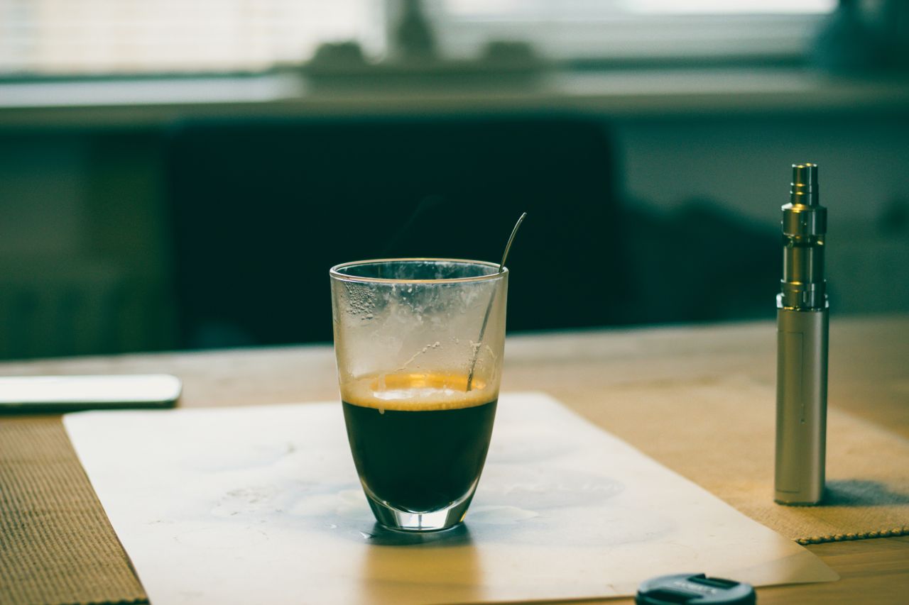 Sposoby na przygotowanie pysznej kawy w domu – jak ją zrobić?
