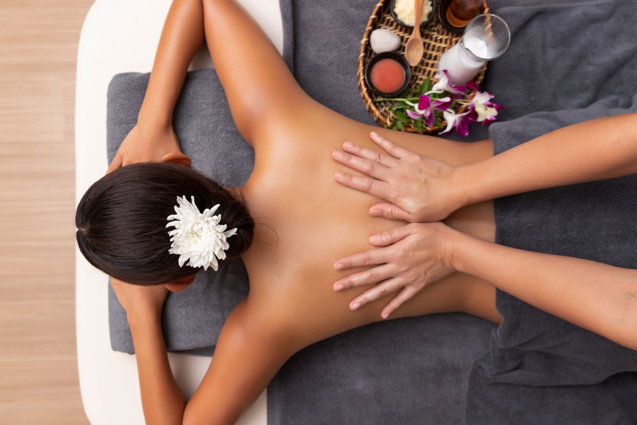 Dlaczego warto korzystać z usług masażysty?