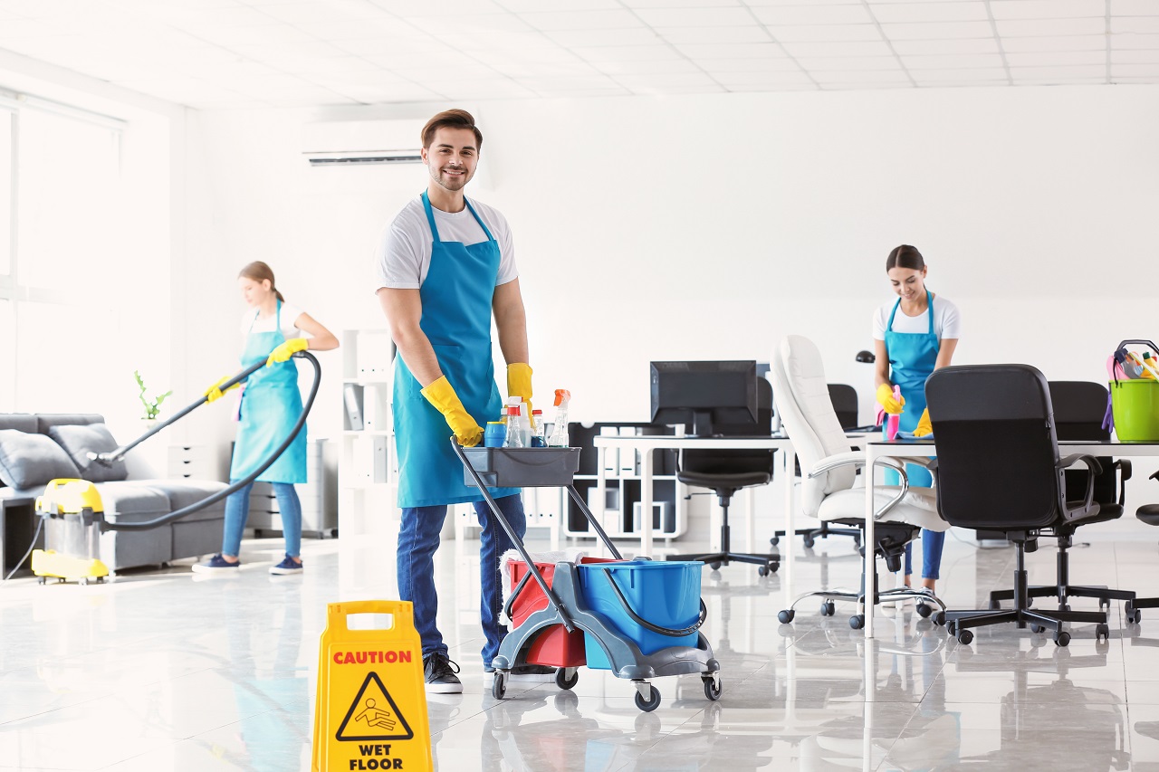 Sprzątanie biura – dlaczego warto wynająć specjalistyczną firmę?