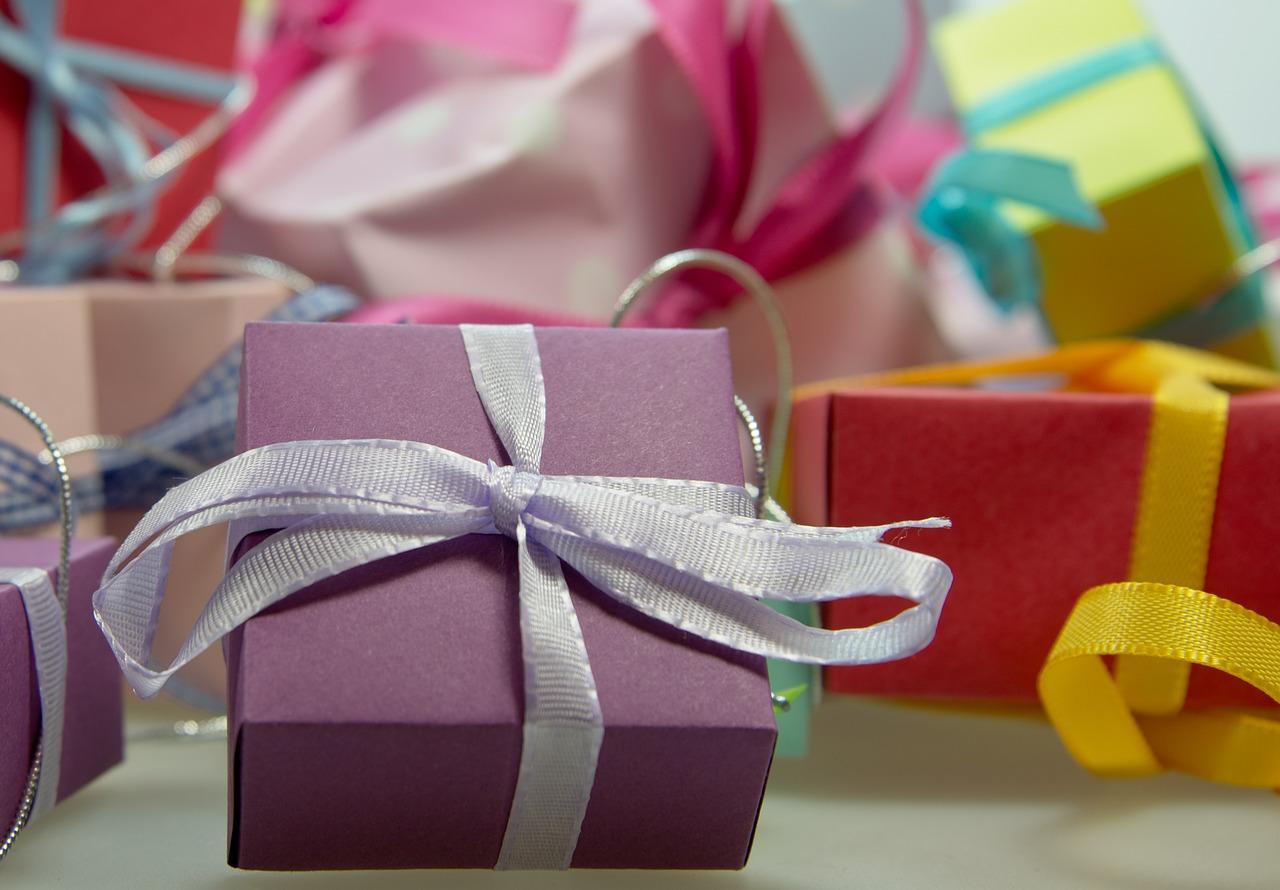 W jakie pudełko najlepiej zapakować biżuterię na prezent?